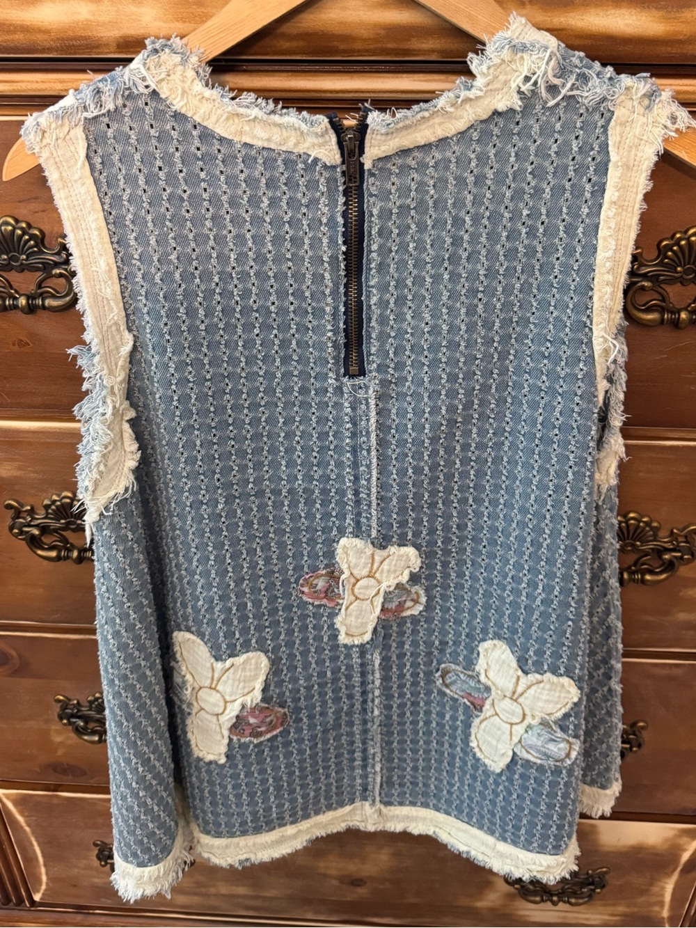 POL Boho Floral Applique Textured Sleeveless Top Blue Cream Small NWT - Picture 2 of 2